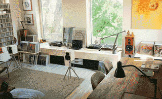 Female skate photographers ☼ A new web browser ☼ Strange Apple device